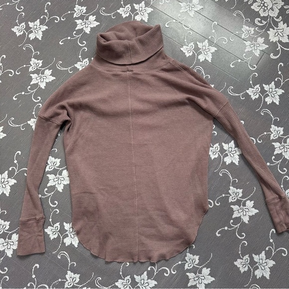 Aritzia The Group Babaton Thermal Cowlneck
Sweater Sz XS - Picture 3 of 8